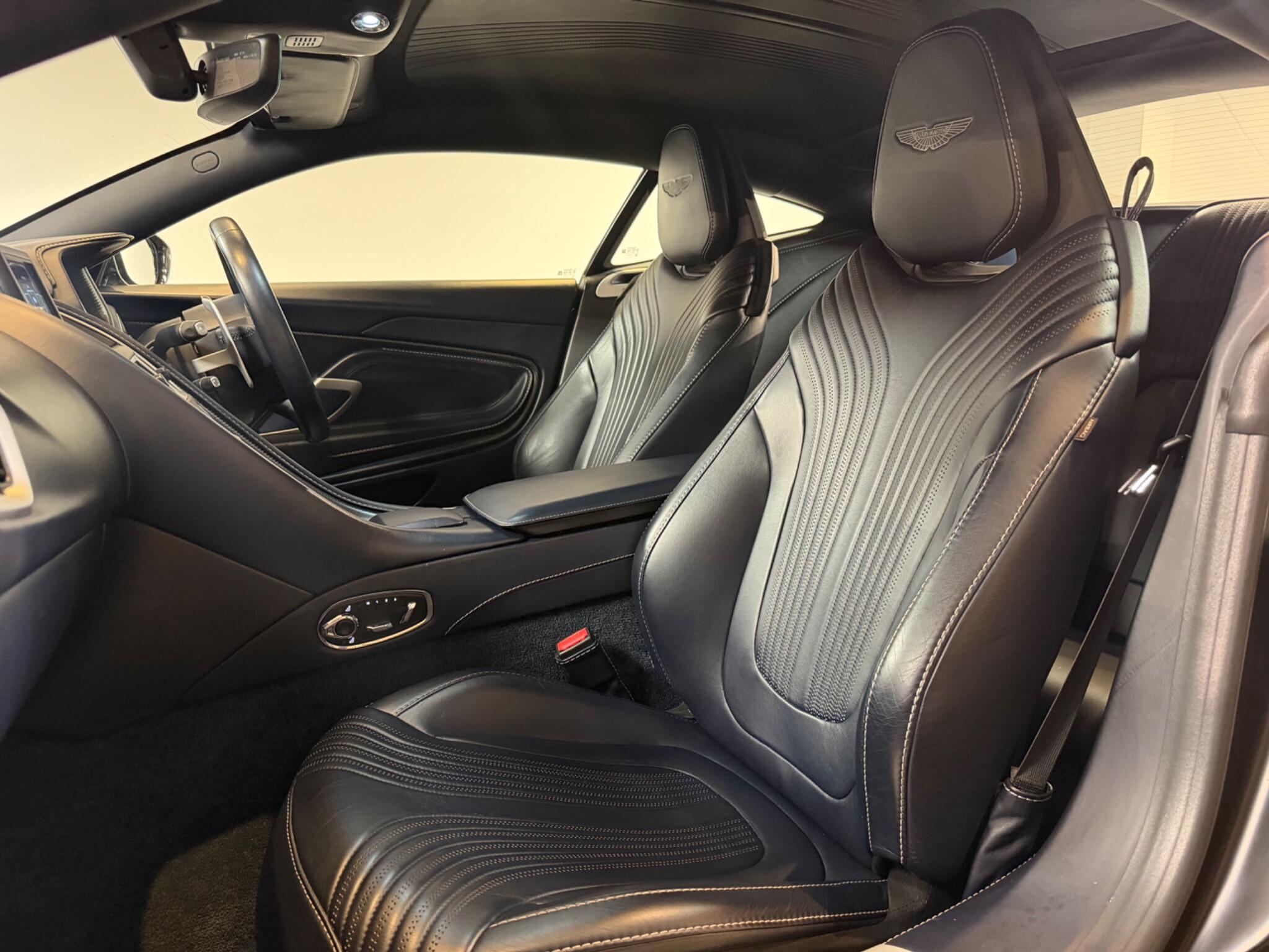 Aston Martin DB11